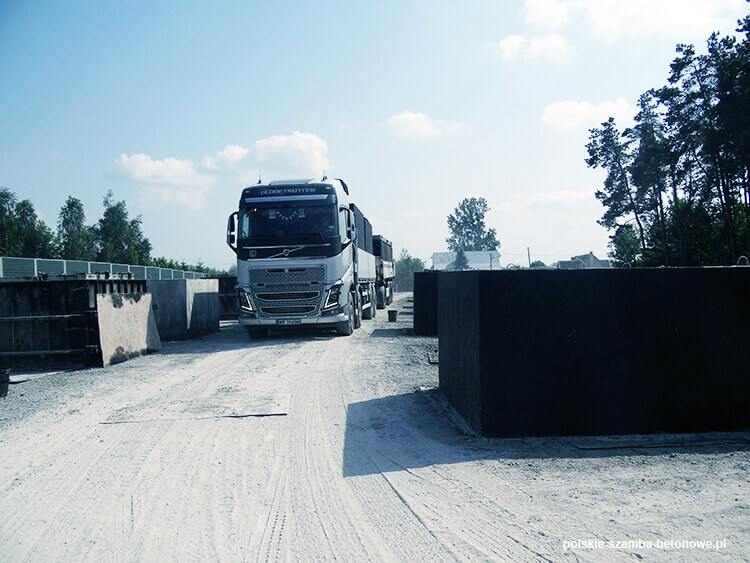 Transport szamb betonowych  w Wielichowie